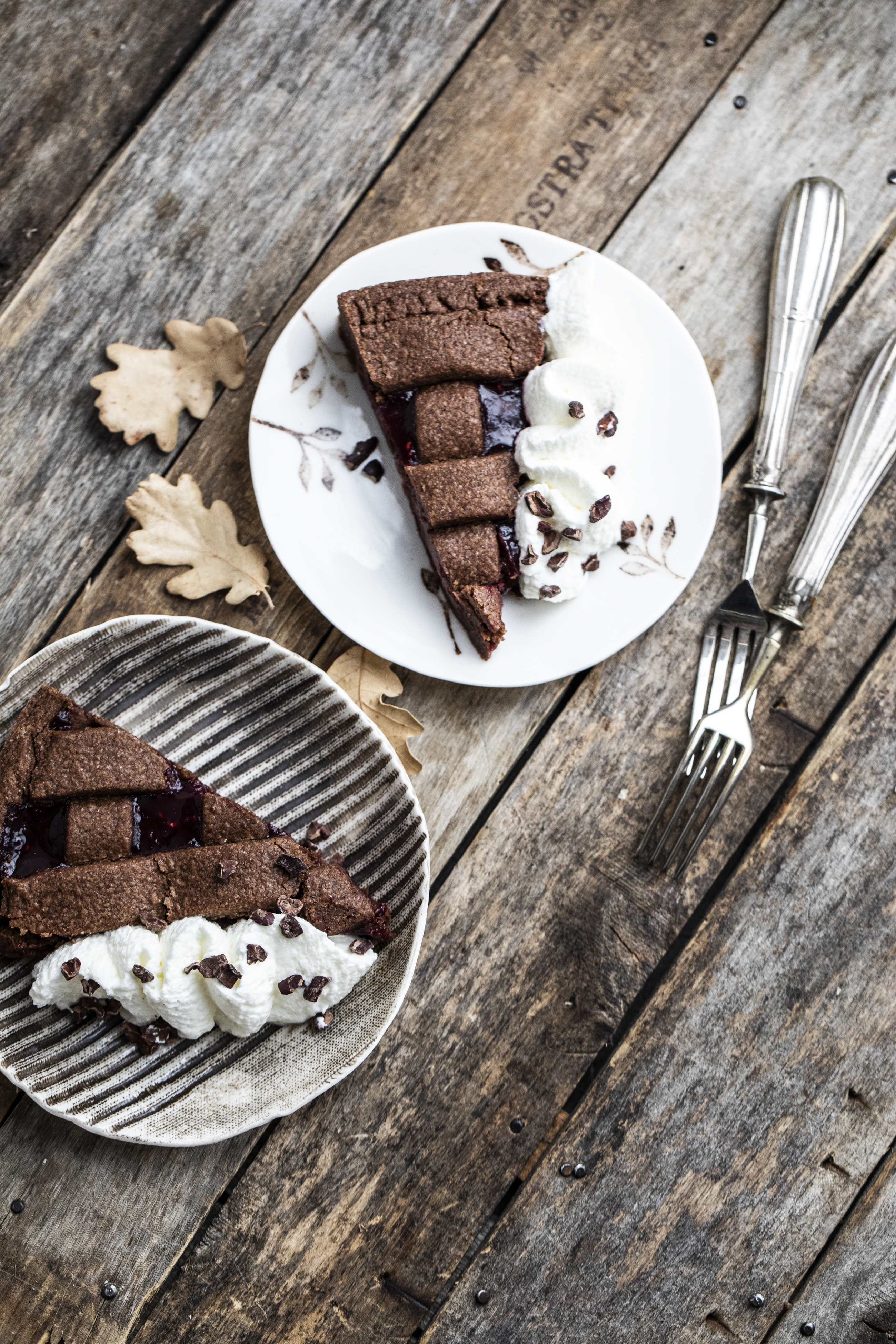 Crostata al cacao con confettura di lamponi