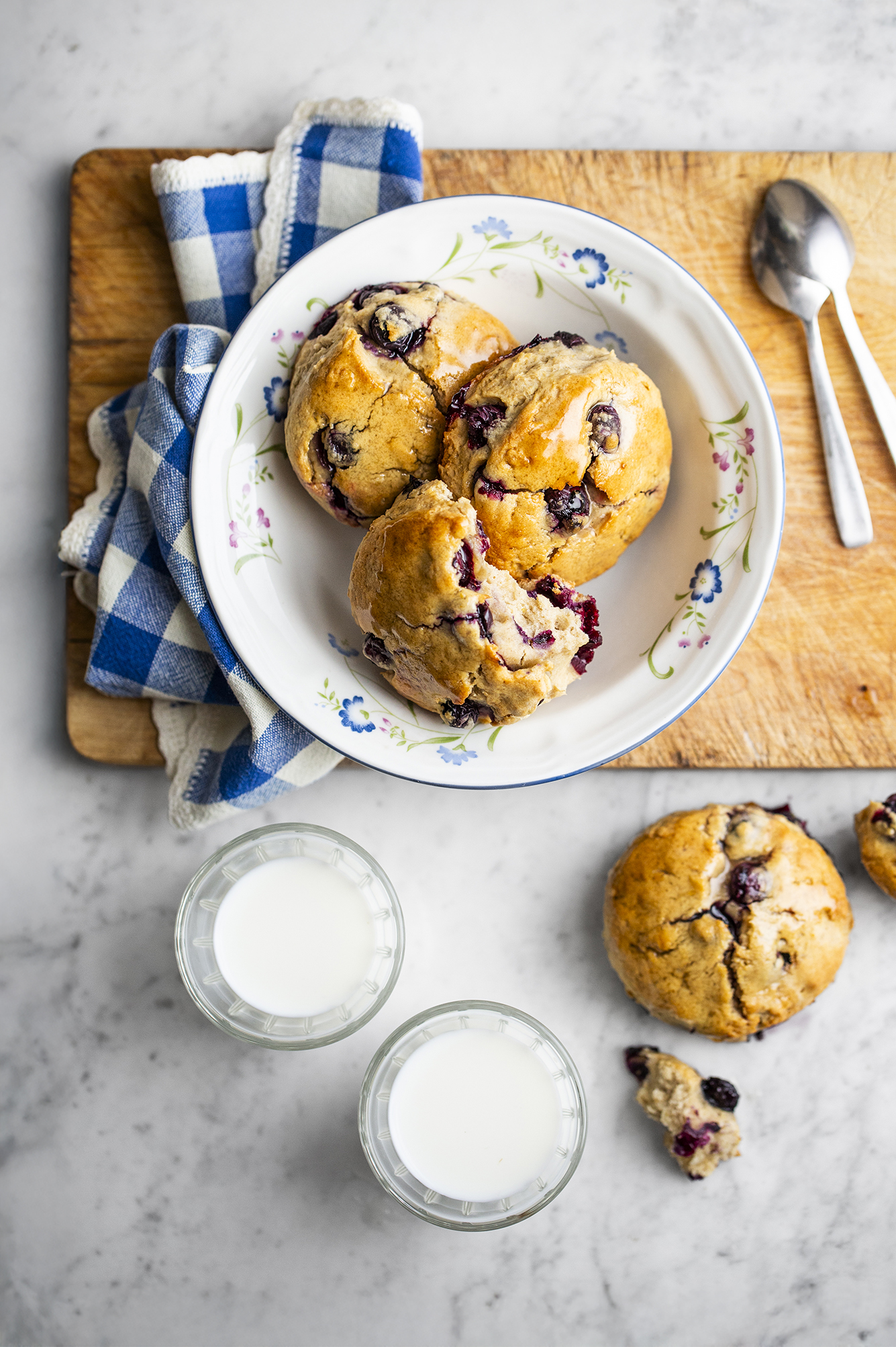 Scones con mirtilli e miele