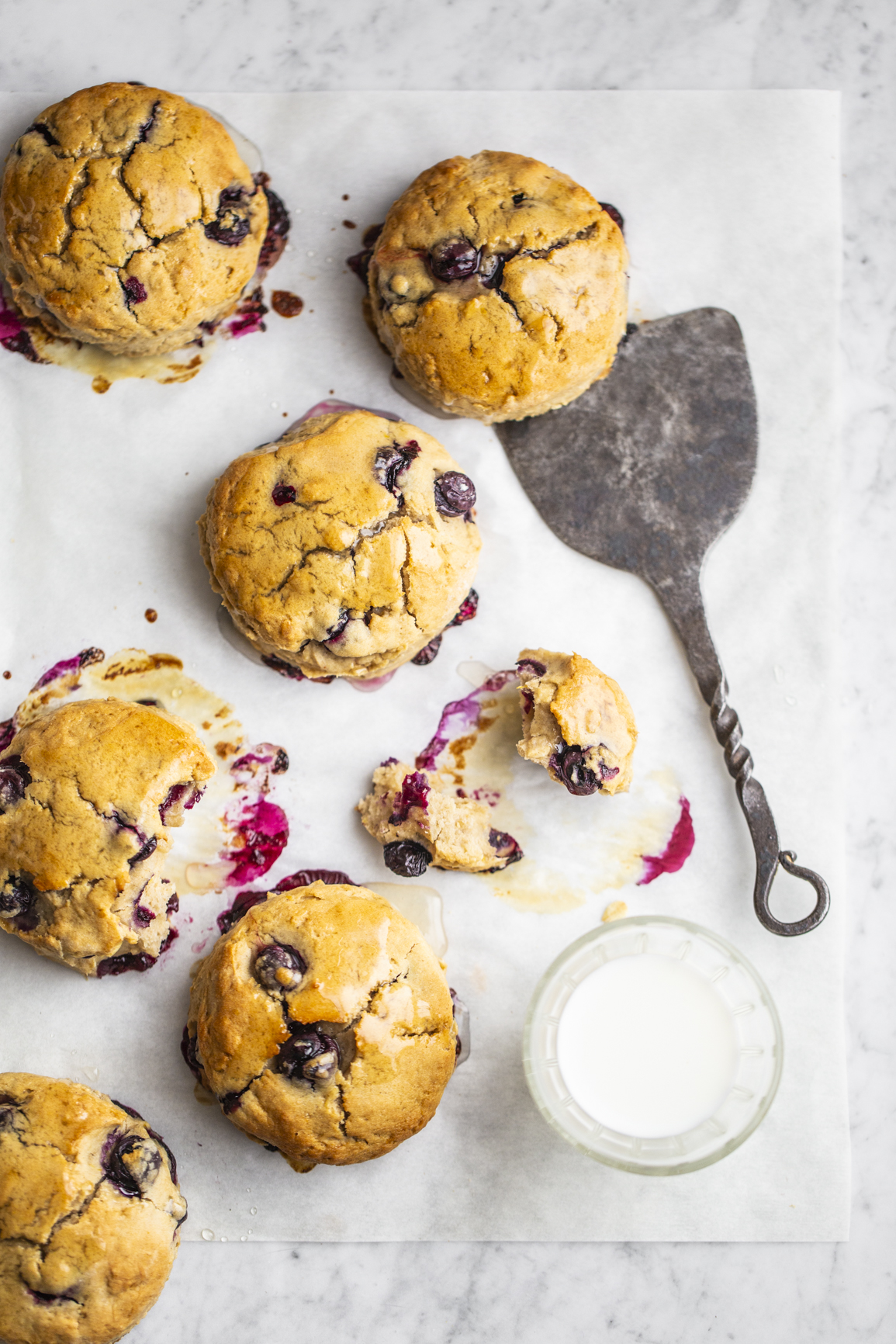 Scones con mirtilli e miele